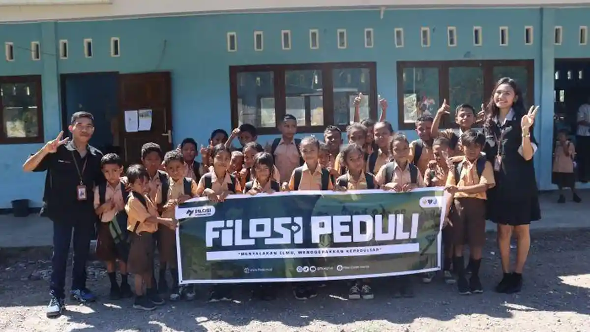 Program Filosi Peduli di Sikka NTT, 30 Siswa SDN Watublapi Terima Tas Sekolah Baru untuk Dukung Belajar
