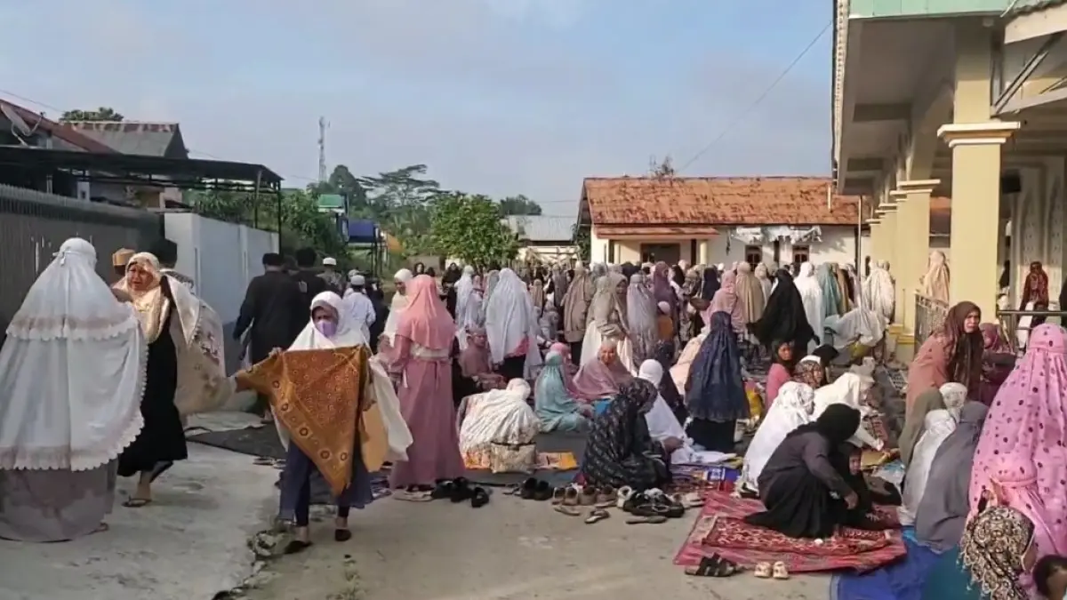 Sapi Kurban Lepas Saat Salat Iduladha di Sampit, Jemaah dan Anak-Anak Berhamburan