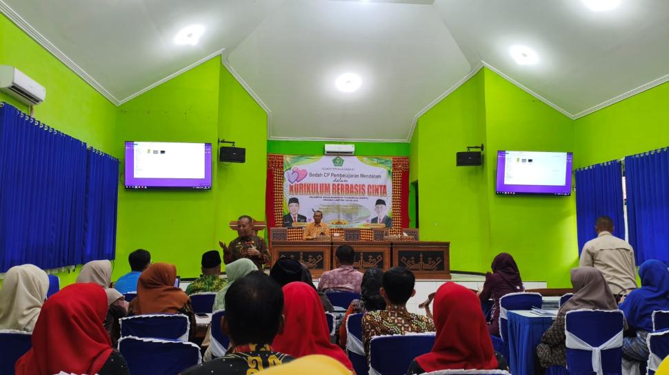 MTsN 2 Lampung Timur Ikuti Bedah Kurikulum Berbasis Cinta, Hasilnya Akan Didiseminasikan ke Seluruh Guru