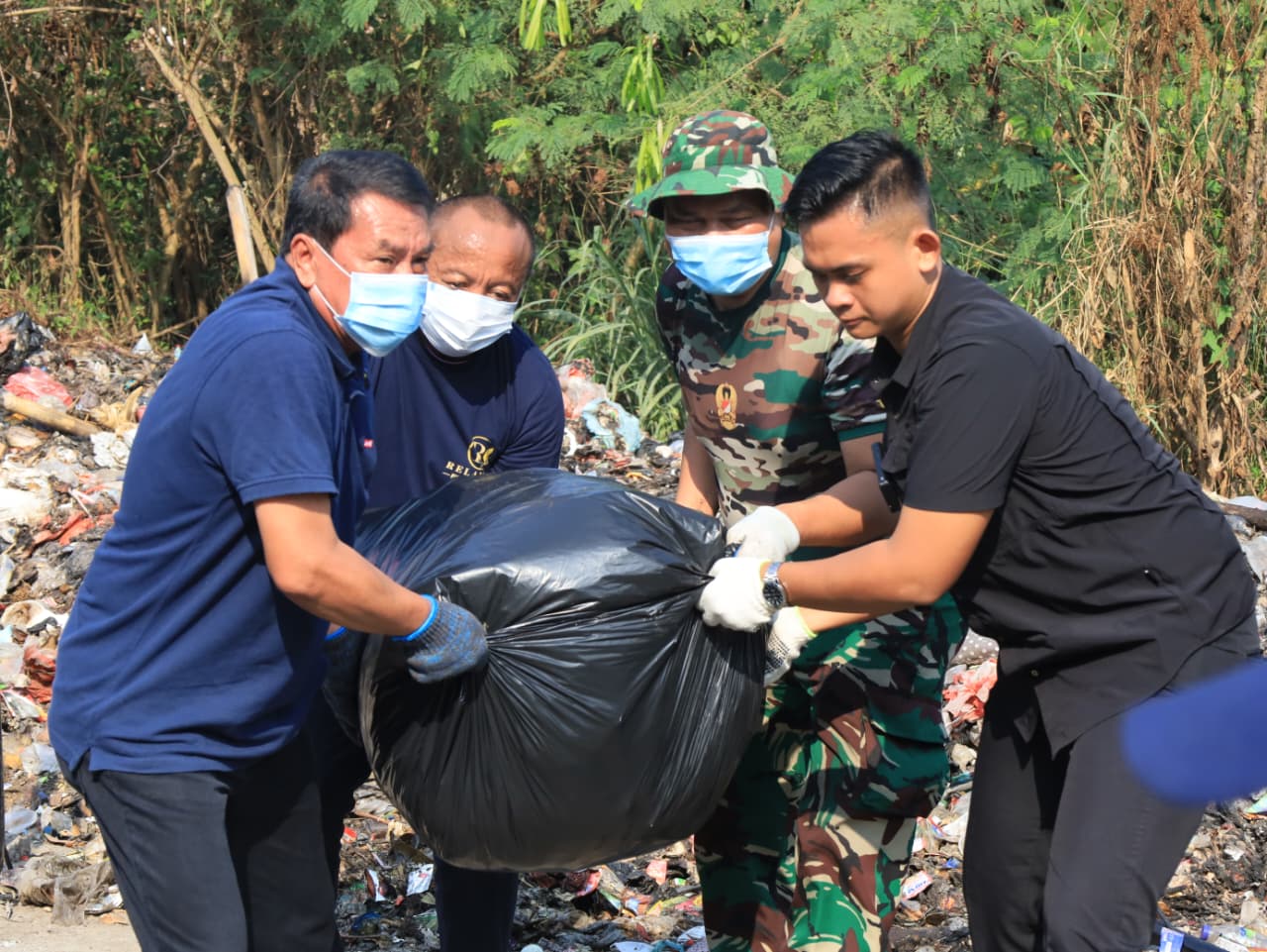 Bupati Tangerang dan Kapolresta Tangerang Turun Langsung Bersihkan Sampah di Balaraja, Dukung Program Indonesia ASRI