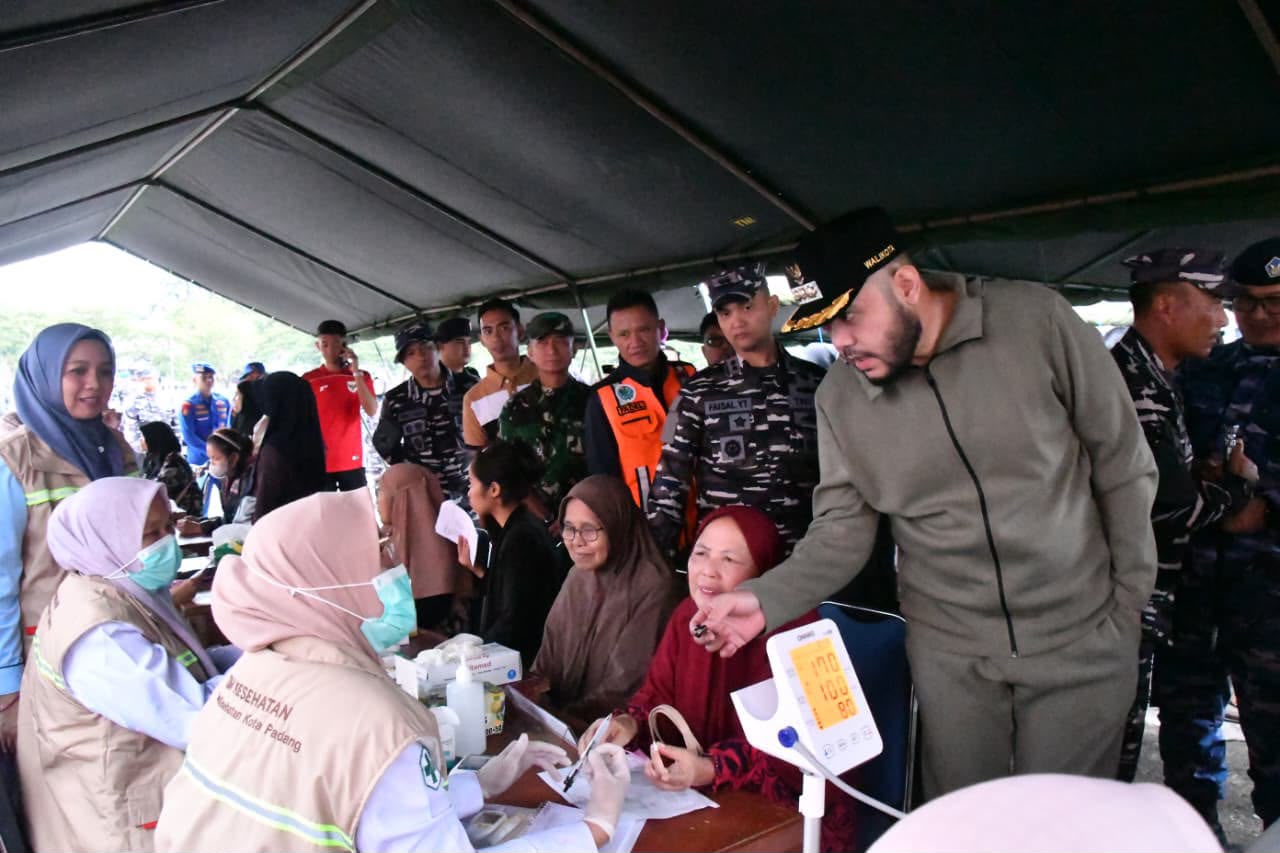 330 Personel Gabungan Bersihkan Sungai Batang Arau, 250 Paket Sembako Mengalir di HJK Padang ke-357