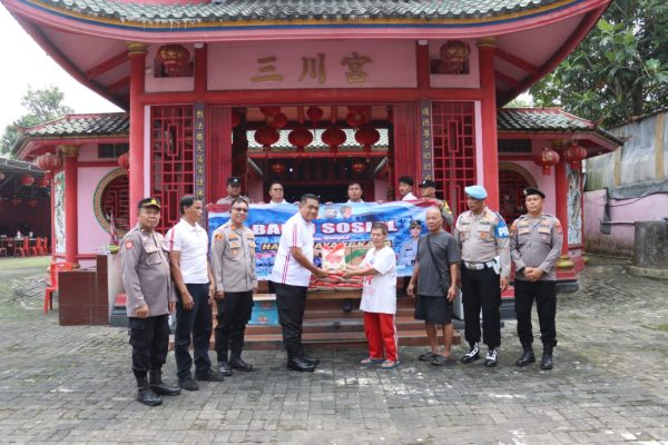 Polresta Tangerang Gelar Baksos di Tiga Tempat Ibadah Berbeda, Bersih-Bersih dan Bantuan untuk Masjid, Klenteng, dan Gereja