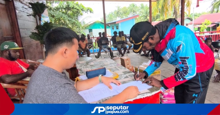 Warga Kampung Manuare Mimika Tanam Ribuan Pohon Kelapa untuk Warisan Ekonomi Anak Cucu Lewat Program YPMAK
