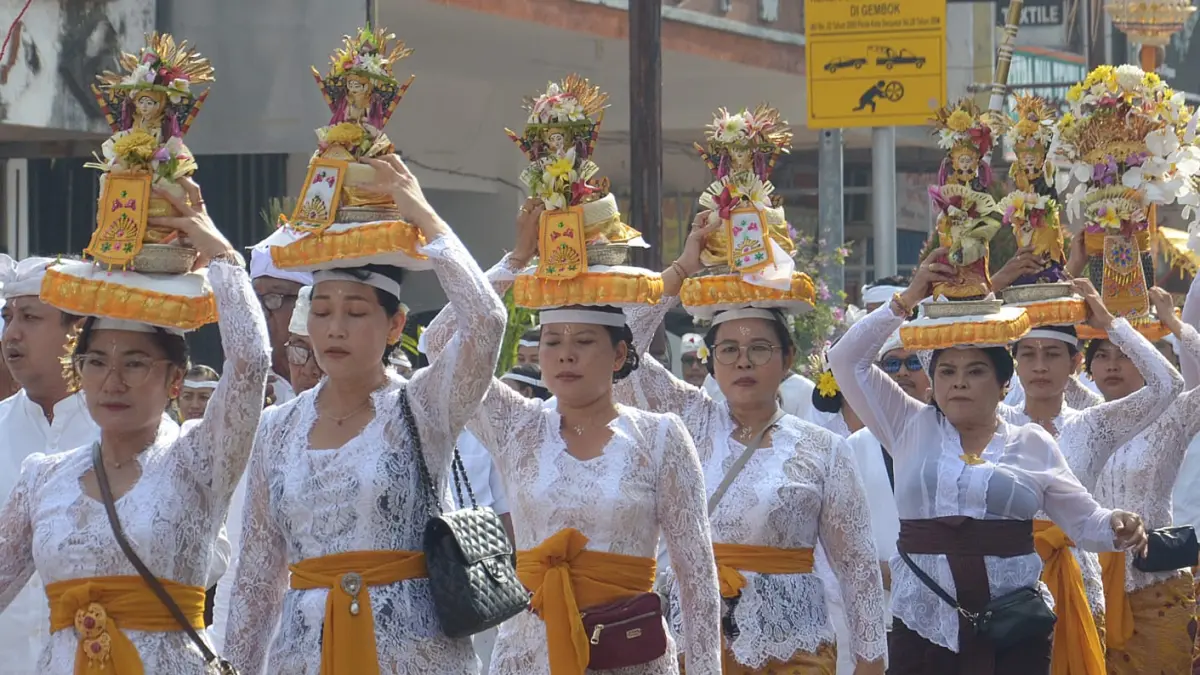 5 Rerainan di Bali Sepanjang Mei 2026, Umat Hindu Diminta Siapkan Banten Mulai Purnama