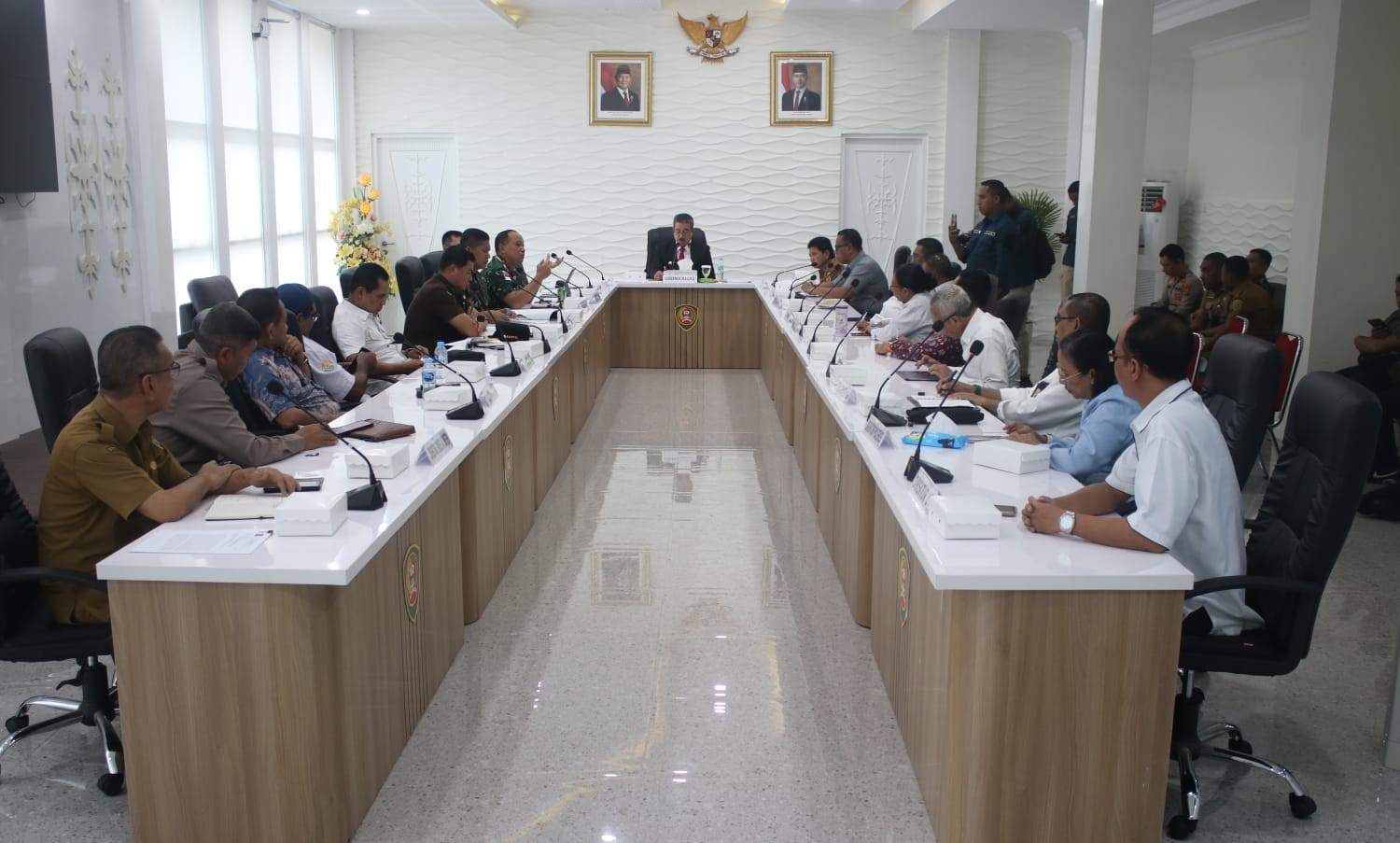 Gubernur Maluku Hendrik Lewerissa Rapat Tertutup Bareng Forkopimda dan Rektor, Bahas Isu Strategis Pembangunan Daerah