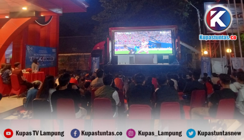 Nobar Semifinal Piala Dunia di Kantor DPD PDI-P Lampung, Kader dan Warga Berebut Doorprize Telur dan Minyak Goreng