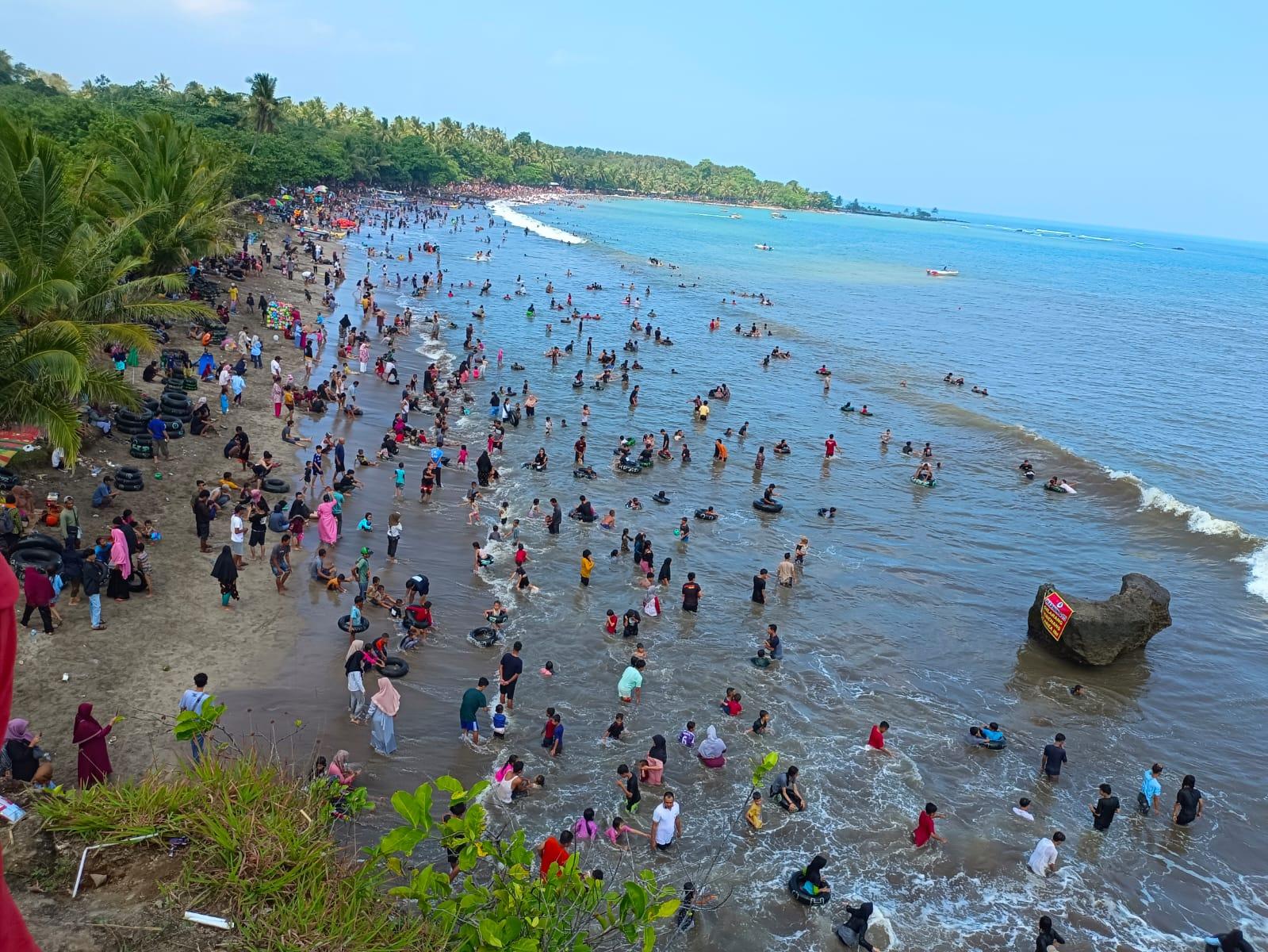 Wisata Anyer-Carita Tetap Ramai Meski Status Siaga Anak Krakatau, Pemprov Banten Perkuat Mitigasi Bencana
