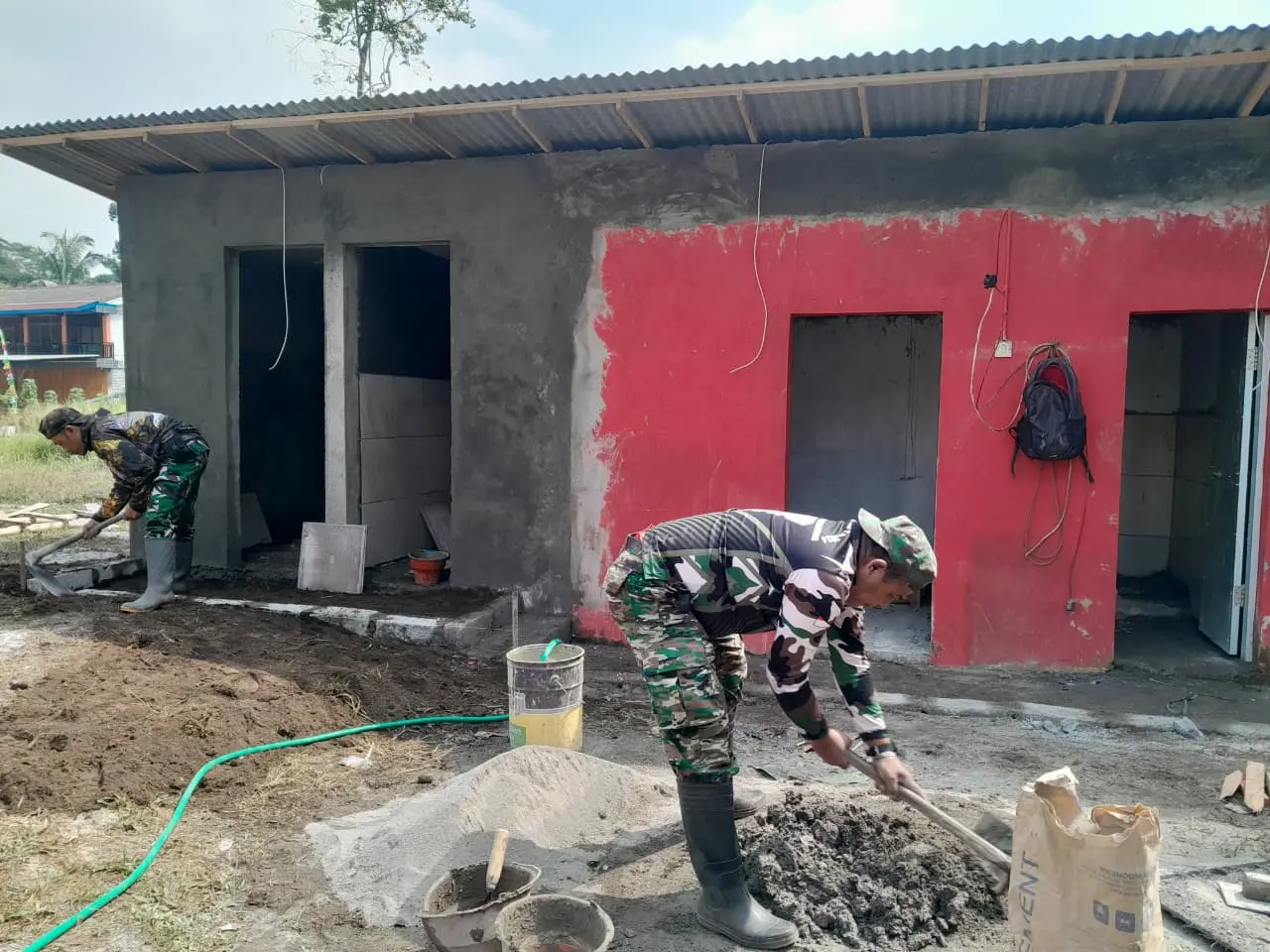 TMMD Reguler ke-129 Kodim 0714 Salatiga Rampungkan 5 Unit WC Umum di RTH Desa Cukil, Teras Dikerjakan Gotong Royong