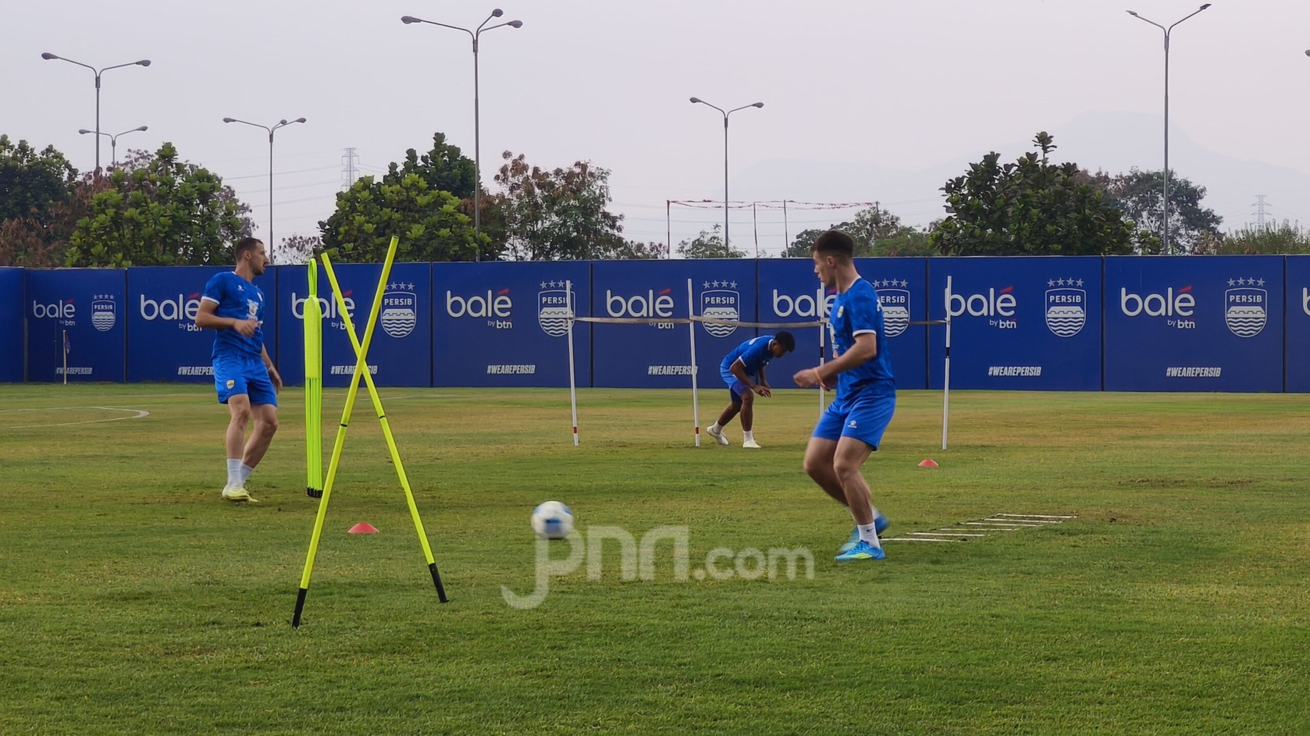 Mariano Peralta Jalani Latihan Perdana di GBLA, Gelandang Argentina Mulai Bangun Chemistry dengan Skuad Persib Bandung