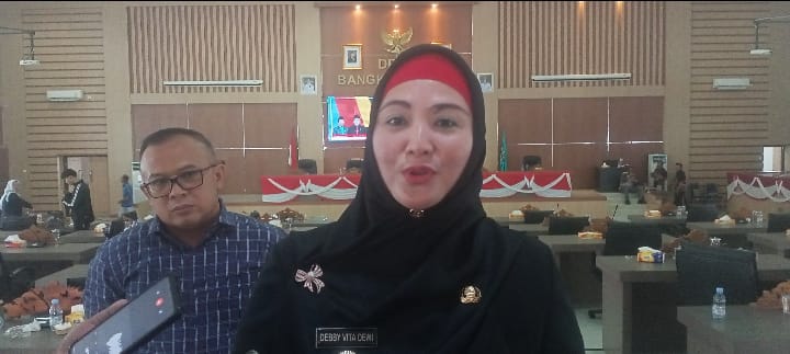 Tiga Raperda Disahkan, Wabup Debby: Catatan DPRD Jadi Bahan Evaluasi Kinerja OPD