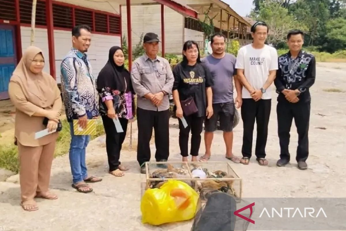 50 Warga Miskin Mahakam Ulu Terima Modal Usaha Rp2,5 Juta dari Pemprov Kaltim