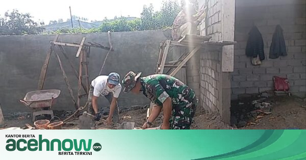 Babinsa Koramil 03/Pegasing Gotong Royong Bangun Rumah Warga di Desa Kayu Kul, Aceh Tengah