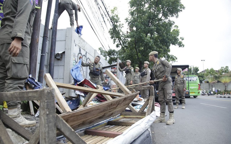 Pemkot Cimahi Perketat Pengawasan PKL dan Parkir Liar di 5 Kawasan, Trotoar Kembali Difungsikan