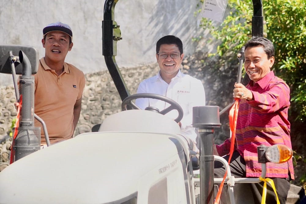 Pemkab Dompu Salurkan Alsintan ke Kelompok Tani Delapan Kecamatan, Targetkan Produksi Padi Makin Surplus