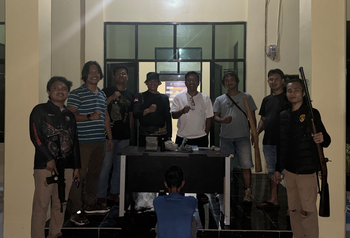 Polres Empat Lawang Ringkus Pria Penyimpan Senpi Rakitan Laras Panjang dan Bahan Peledak di Tebing Tinggi