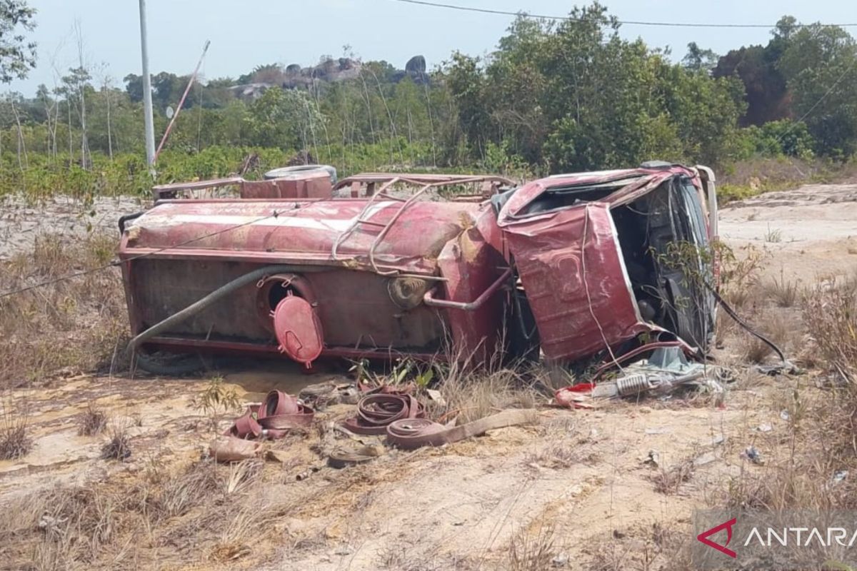 Mobil Damkar BPBD Belitung Terbalik di Tikungan Sijuk saat Bergegas Padamkan Karhutla, 3 Personel Luka-Luka