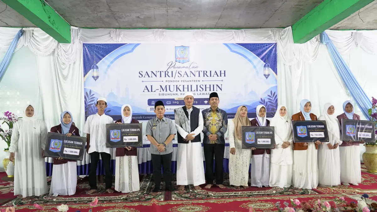 Bupati Padang Lawas Tekankan Santri Ponpes Al-Mukhlishin Harus Jadi Agen Perubahan Zaman di Tengah Masyarakat