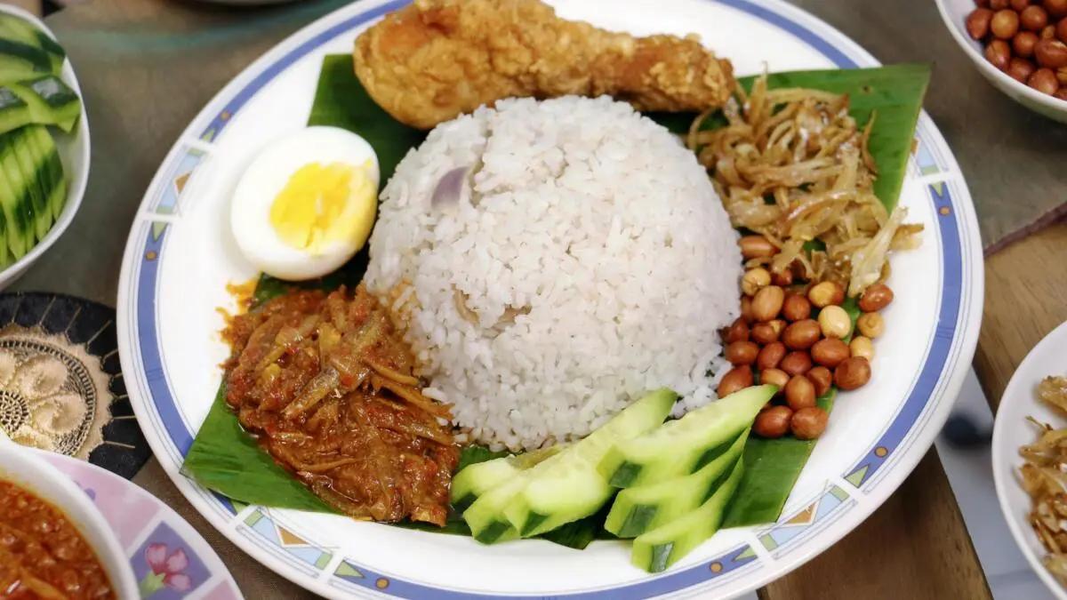5 Warung Nasi Gurih di Cirebon yang Kelezatannya Bikin Antre Sejak Subuh, Harga Mulai Rp10.000