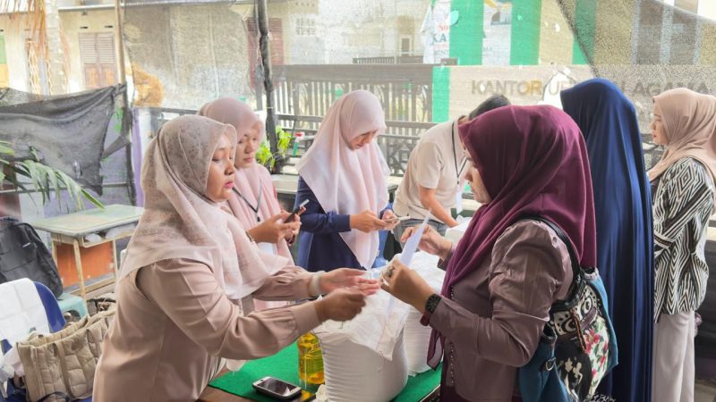 Hari Ketiga Penyaluran Bantuan Pangan di Baiturrahman, 733 Kepala Keluarga di Tiga Gampong Terima Beras dan Minyak Goreng