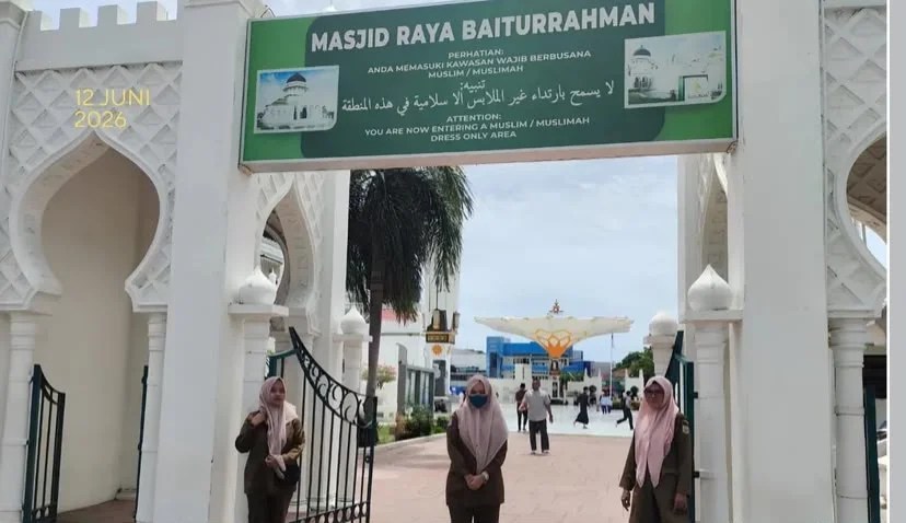 Satpol PP-WH Putri Kembali Tertibkan Aktivitas Warung Kopi dan Pedagang saat Salat Jumat di Kawasan Masjid Raya Banda Aceh