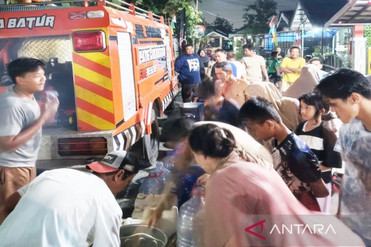 Relawan Paba Kerahkan Tangki 4.000 Liter untuk Air Bersih, Warga Pelambuan dan Kuin Cerucuk Antre Bantuan