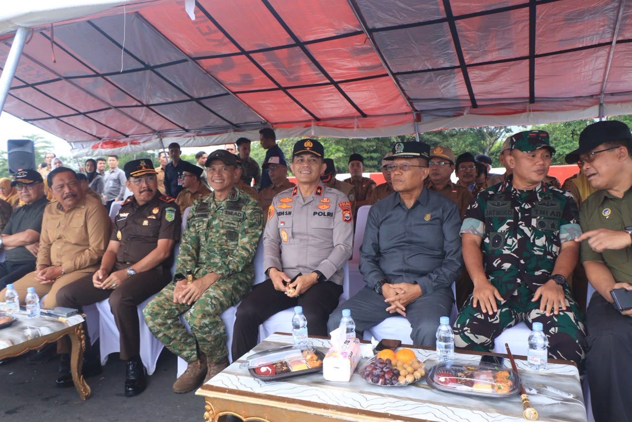 Kapolda Bengkulu Terkesima Saksikan Penerjunan Bebas Kopassus di Danau Dendam Tak Sudah, Ini Pelajaran yang Dipetik