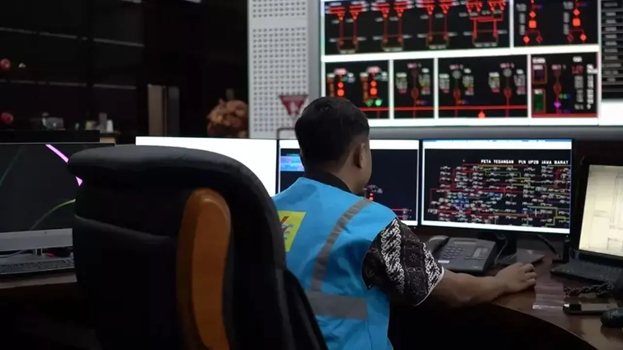 PLN Jawa Barat Siaga 24 Jam Jaga Pasokan Listrik Saat Libur Sekolah, Dispatcher Pantau Real-Time dari Ruang Kendali