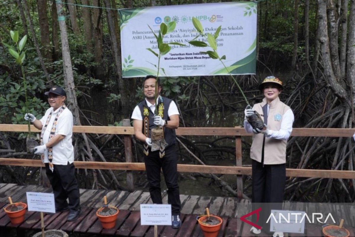 Kemendikdasmen dan Pemprov Kaltim Luncurkan Gerakan Sekolah ASRI di Balikpapan, Siswa Diajak Tanam Mangrove Lawan Abrasi
