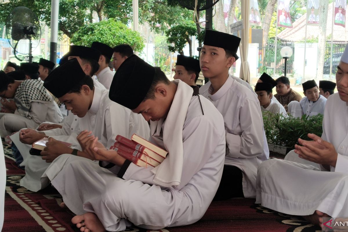 Pemkot Palembang Terima Wakaf 1.500 Al Quran dari BWA untuk 30 Ponpes, Target Tekan Buta Aksara 72 Persen