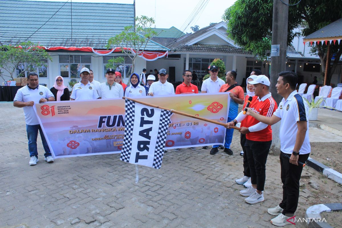 Kakanwil Ditjenpas Jambi Irwan Rahmat Gumilar Ajak Ratusan Pegawai Pemasyarakatan Fun Walk Meriahkan HUT ke-81 RI