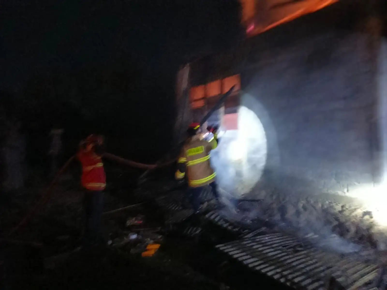 Kebakaran Hanguskan Rumah Warga di Desa Sebedo Sumbawa, Kerugian Capai Rp200 Juta
