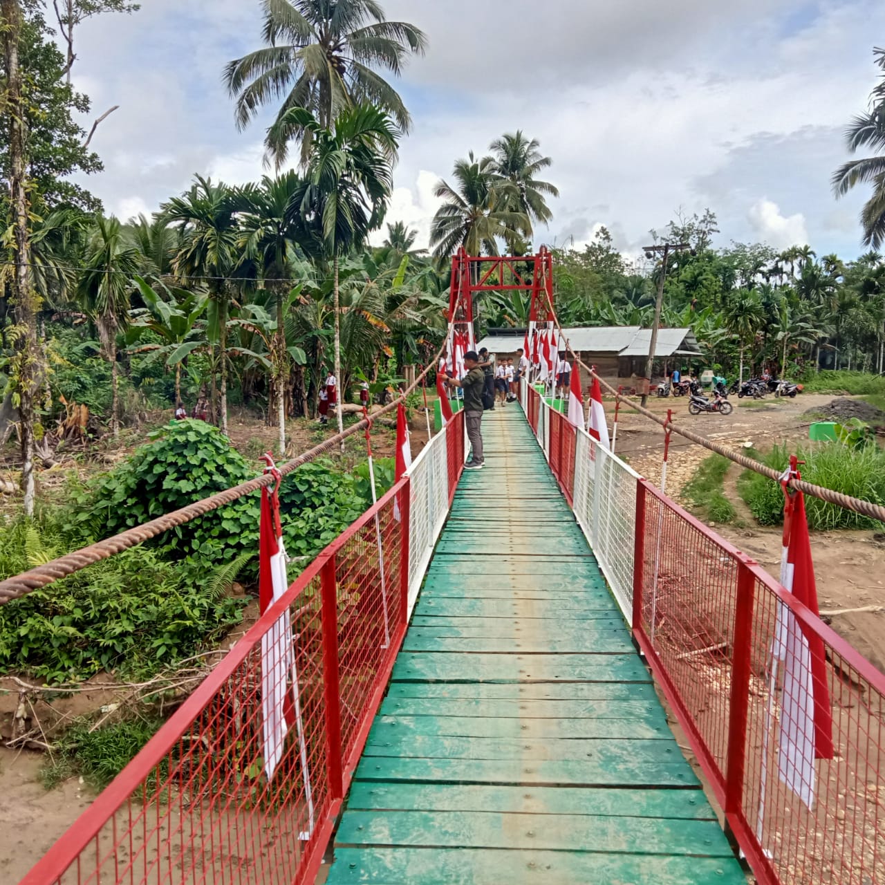Kodim 0213/Nias Rampungkan Jembatan Gantung 55 Meter di Bawolato, Distribusi Hasil Bumi Kini Lancar