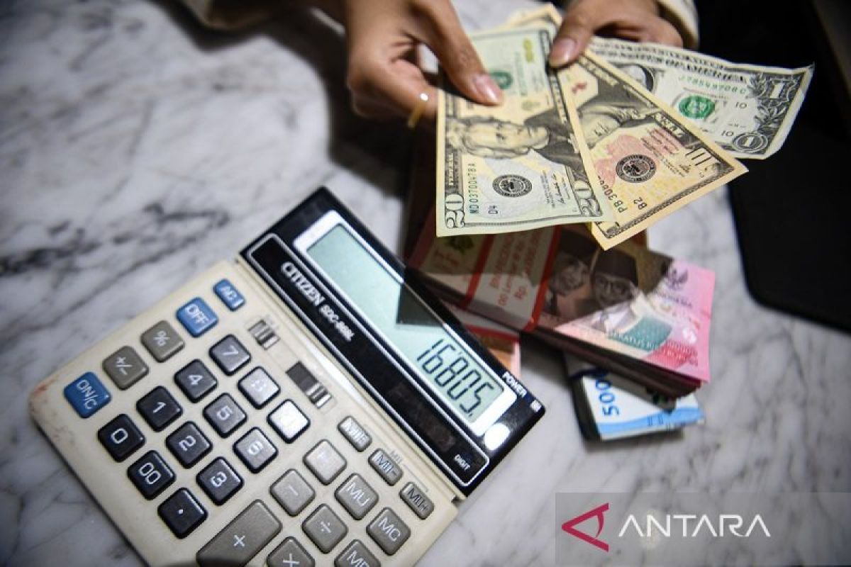Rupiah Melemah 94 Poin ke Rp17.856 per Dolar AS, The Fed Hawkish dan Suku Bunga Tinggi Lebih Lama