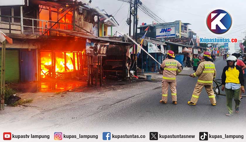 Kebakaran di Kedaton Bandar Lampung Hanguskan Bengkel Tambal Ban dan Toko Elektronik, Kerugian Capai Rp150 Juta
