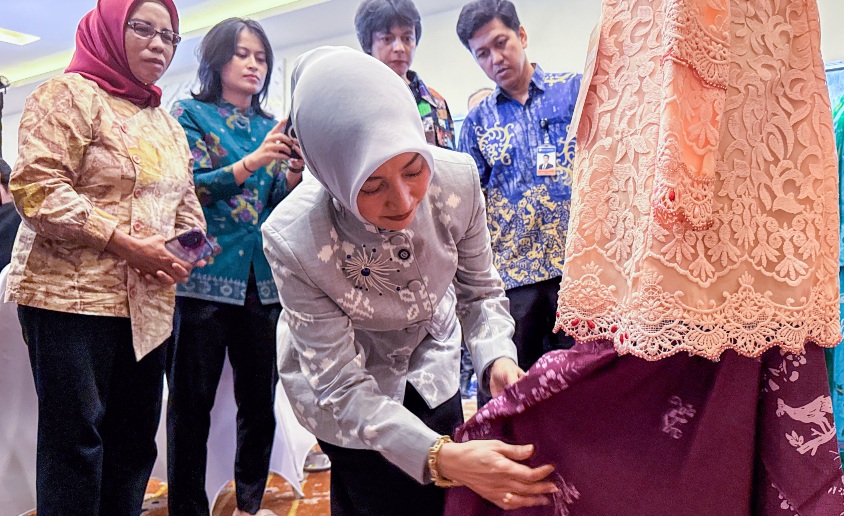 Ketua Dekranasda Sulteng Buka Pelatihan UMKM Wastra dan Barista di Palu, Dorong Ekonomi Kreatif Berbasis Budaya Lokal