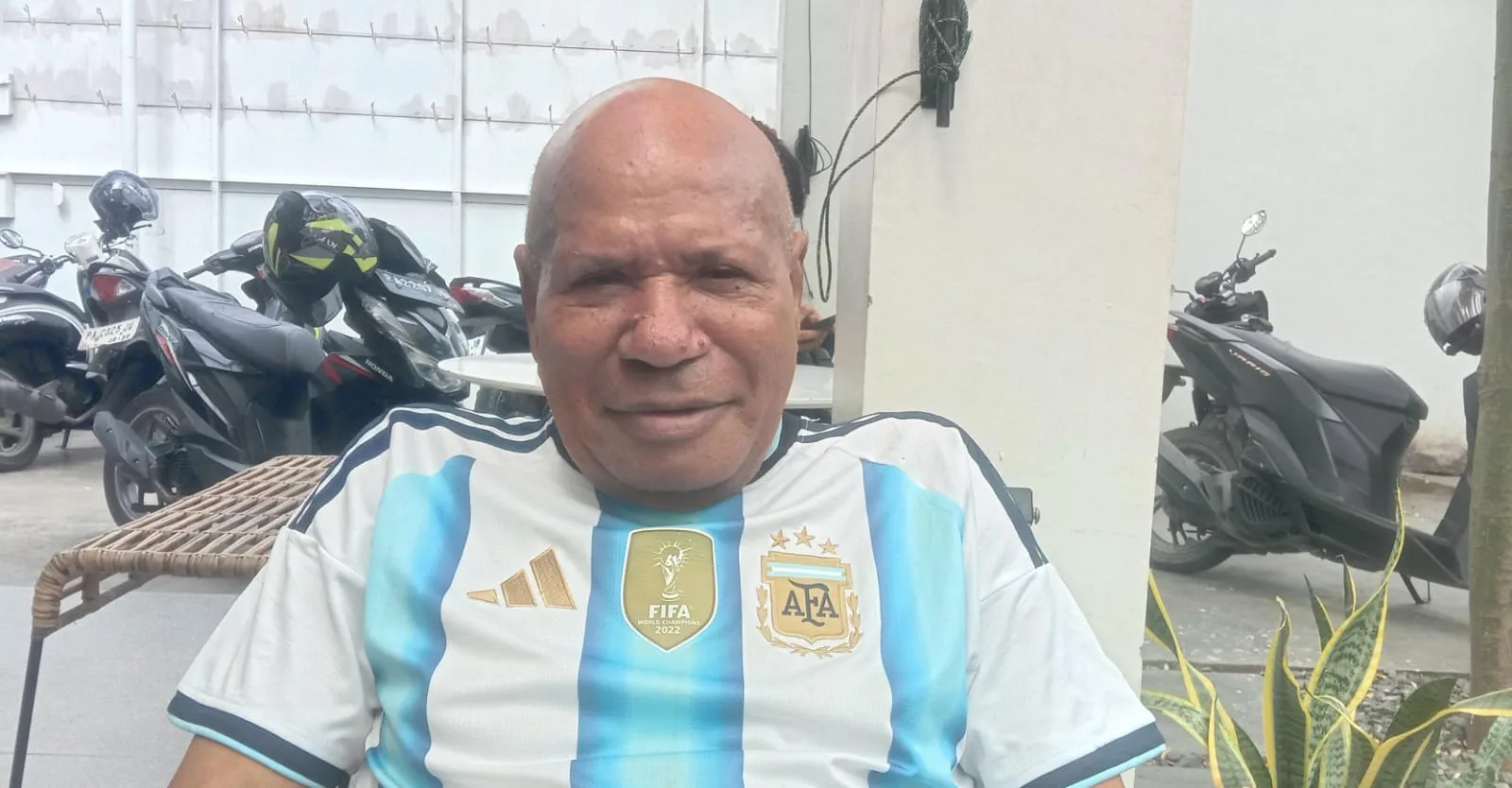 Tokoh Adat Sentani Ramses Wally Minta Persipura Tiru Semangat Messi: Pulang Demi Harga Diri Bukan Uang