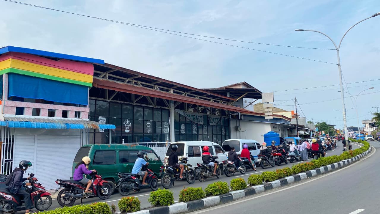 300 Ton BBM Mulai Tiba di Nunukan, Antrean Kendaraan Mengular Tiga Hari Akibat Kapal Pengangkut Terlambat Izin