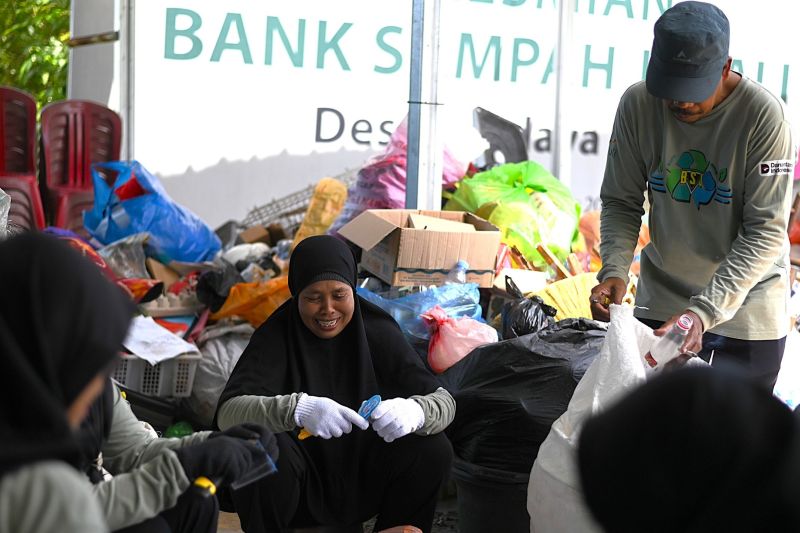 Warga Banjarbaru Ubah Sampah Jadi Tabungan Lewat Bank Sampah Jolali Binaan PLN, Raup Manfaat Ekonomi dan Lingkungan