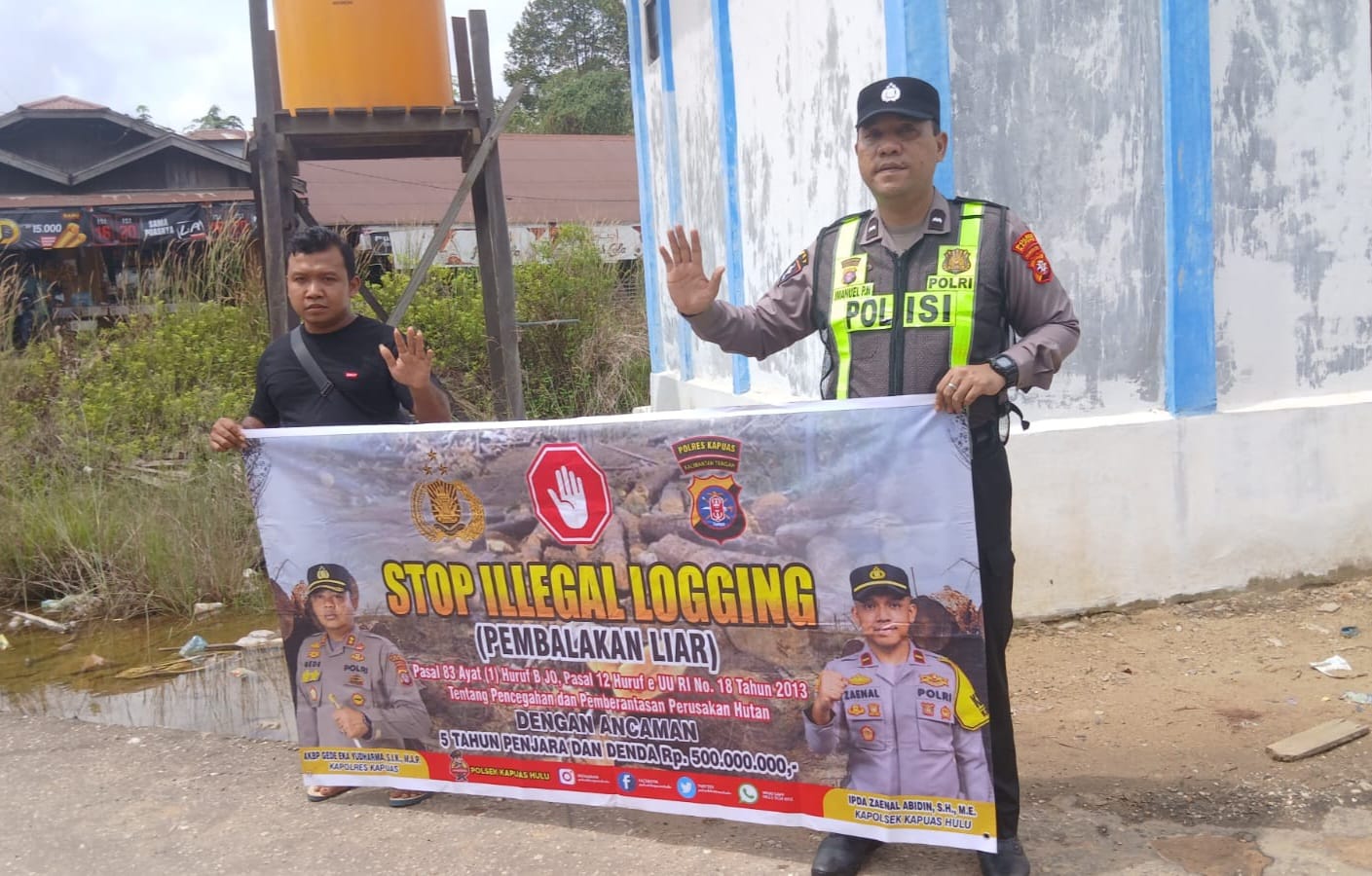 Personel Polsek Kapuas Hulu Rutin Sambangi Desa Sei Hanyo, Sosialisasi Larangan Illegal Logging dan Ancaman 5 Tahun Penjara