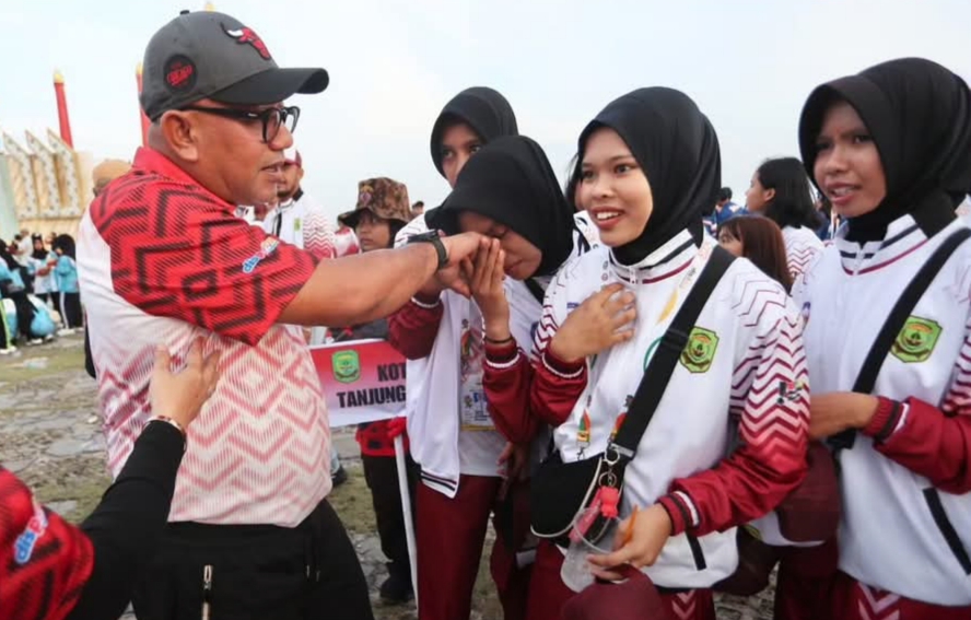 Wali Kota Tanjungpinang Beri Motivasi ke 179 Atlet di Pembukaan POPDA Kepri ke-10 di Karimun