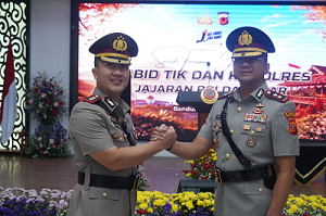 Kapolda Jabar Irjen Pipit Rismanto Pimpin Sertijab, AKBP Febri Nurzam Resmi Jabat Kapolres Purwakarta Gantikan AKBP Dewa Anom