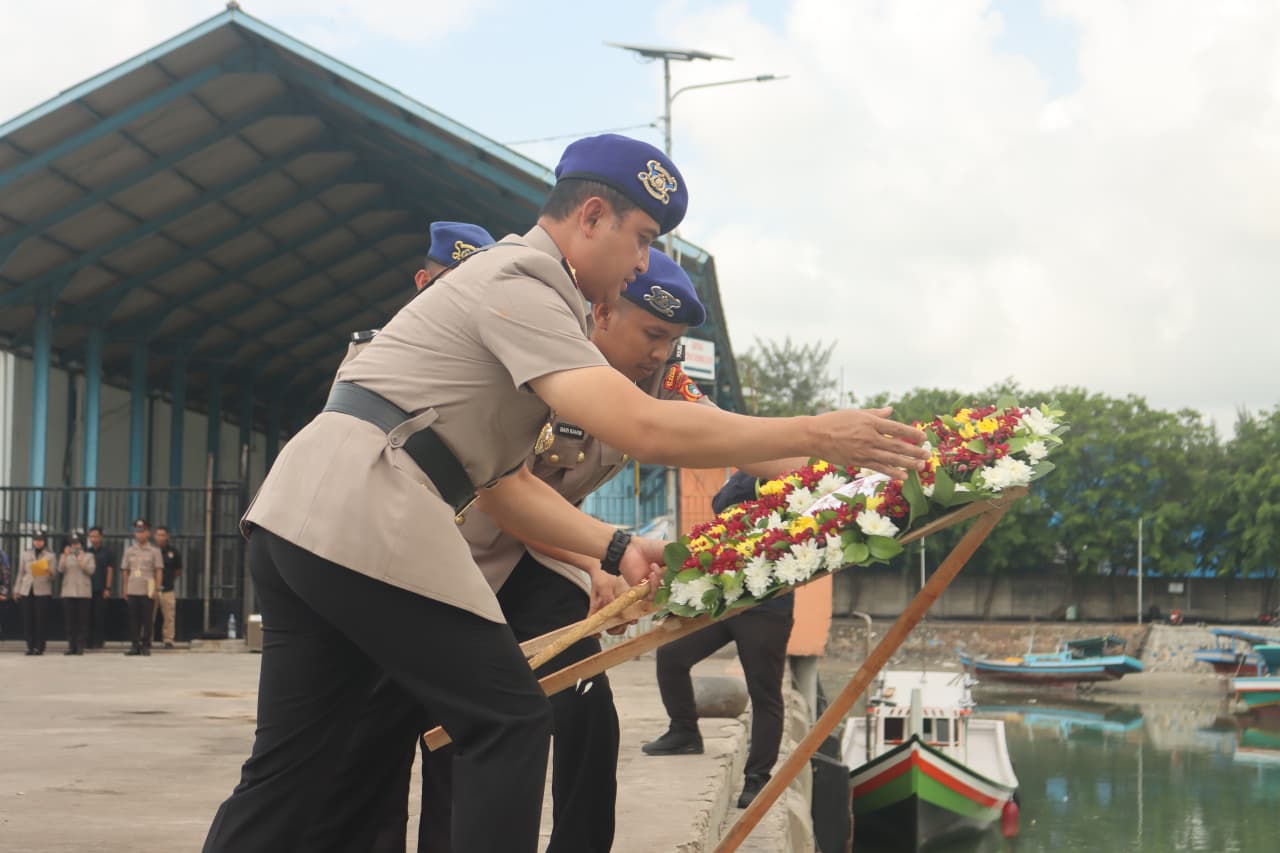 Polres Bangka Gelar Ziarah dan Tabur Bunga di TMP Padma Satria dan Pelabuhan Jelitik Jelang HUT Bhayangkara ke-80