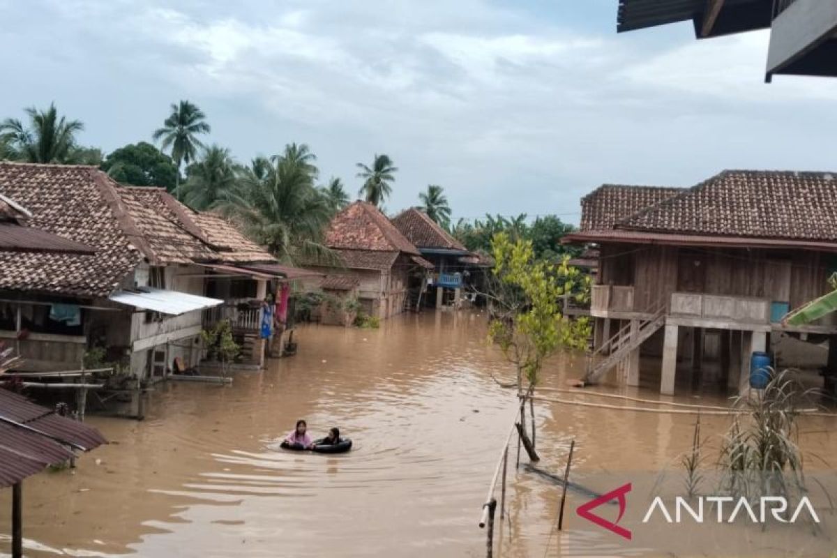BPBD OKU Imbau Warga Tiga Desa di Kecamatan Lubuk Batang Waspadai Banjir Susulan Akibat Luapan Sungai Wal