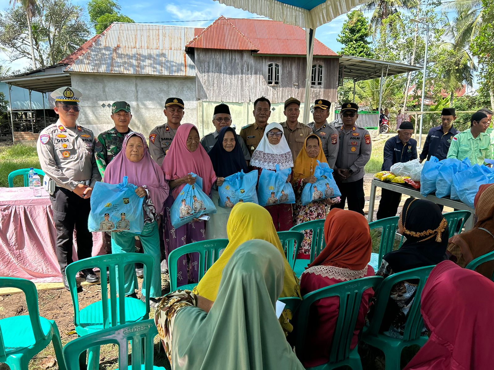 Sambut Hari Bhayangkara 2026, Polda Sumsel Bedah Rumah Warga Lansia di Ogan Ilir, 60 Paket Sembako Dibagikan