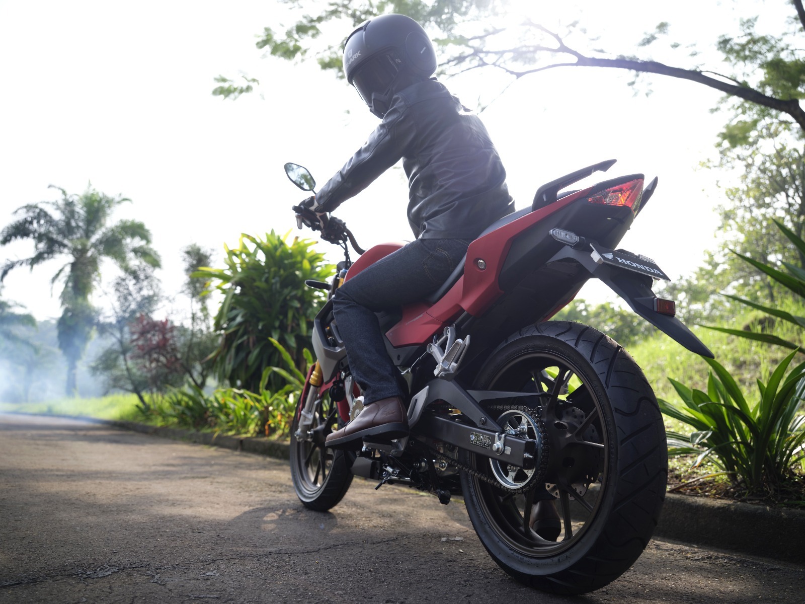 Instruktur Safety Riding Ingatkan Pengendara Motor di NTB: Tengok Langsung ke Belakang Sebelum Melaju, Jangan Andalkan Spion Saja