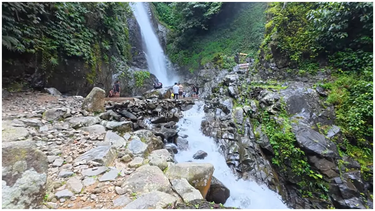 Curug Cigentis di Garut Jadi Pilihan Liburan Keluarga, Akses Jalan Mulus dan Fasilitas Toilet Tersedia