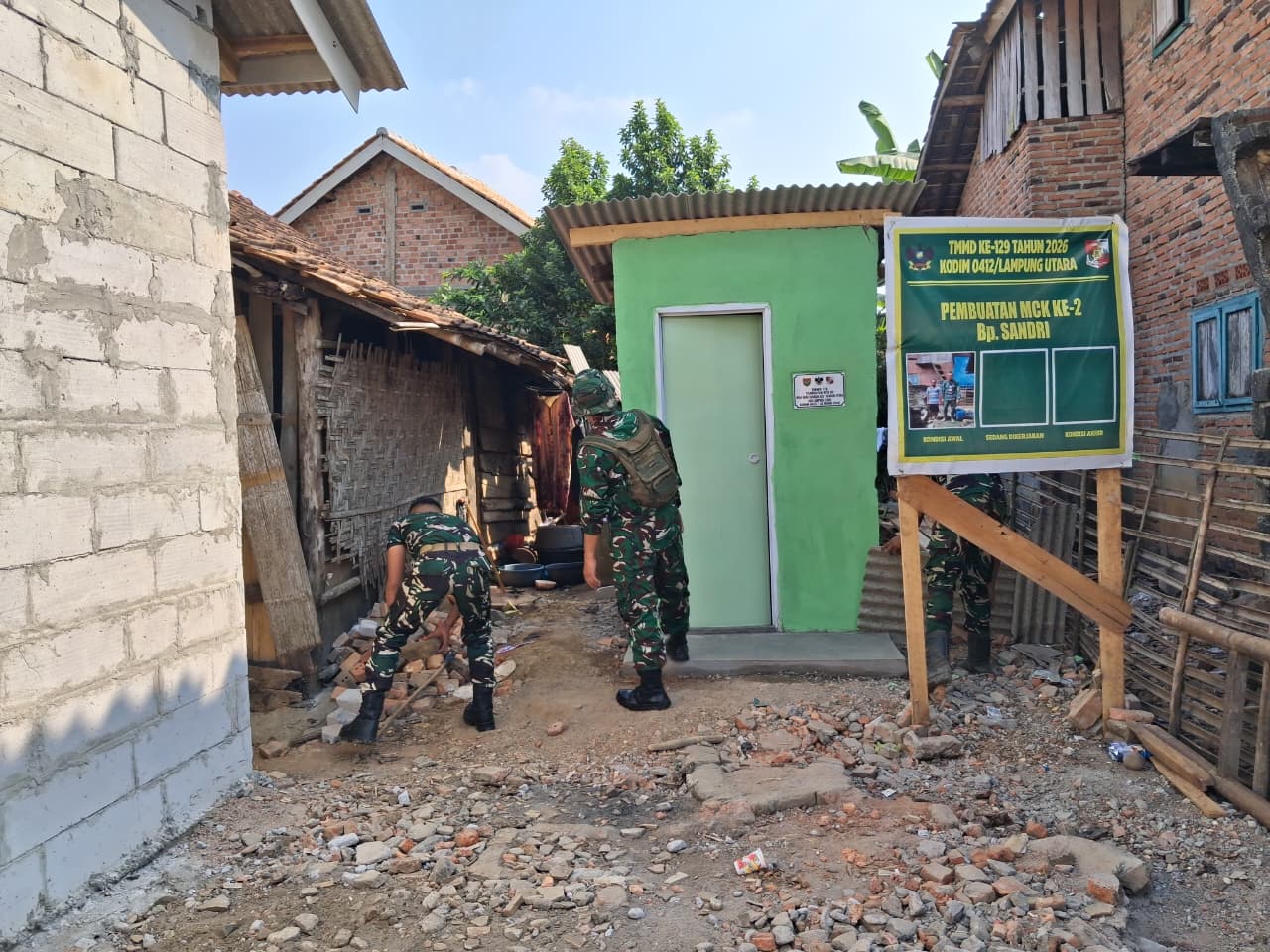 TMMD Ke-129 Kodim 0412 Lampung Utara Rampungkan MCK dan Rumah Layak Huni untuk Keluarga Sandri di Sungkai Utara