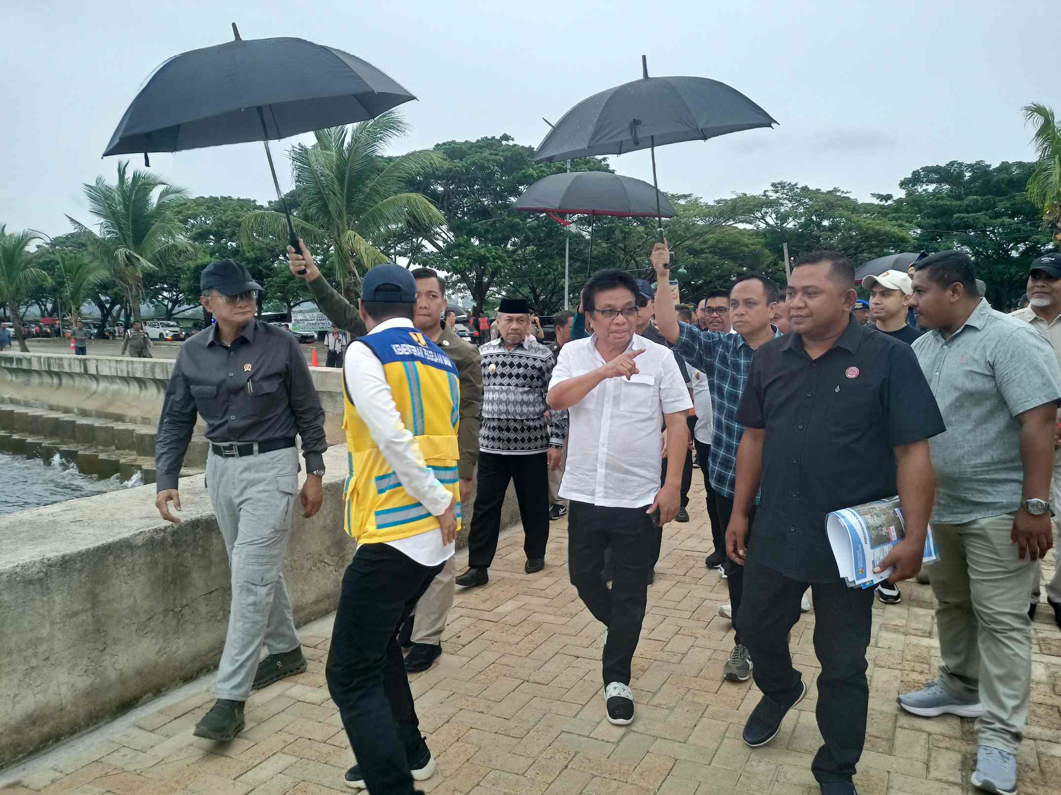 Pemkab Muna Usulkan 12 Ruas Jalan Rusak ke Program IJD Senilai Rp 177 Miliar, Ridwan Bae Jadi Juru Lobi di Pusat