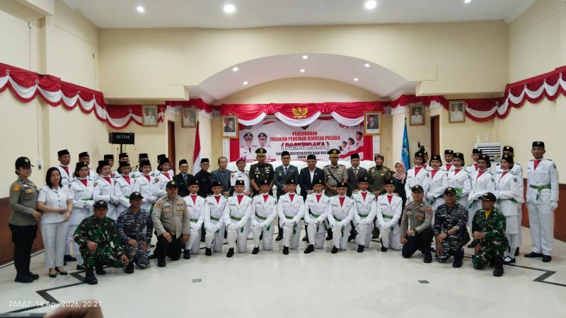 Bupati Rinto Kukuhkan 30 Paskibraka Mentawai untuk HUT ke-81 RI, 20 Putra dan 10 Putri Siap Bertugas