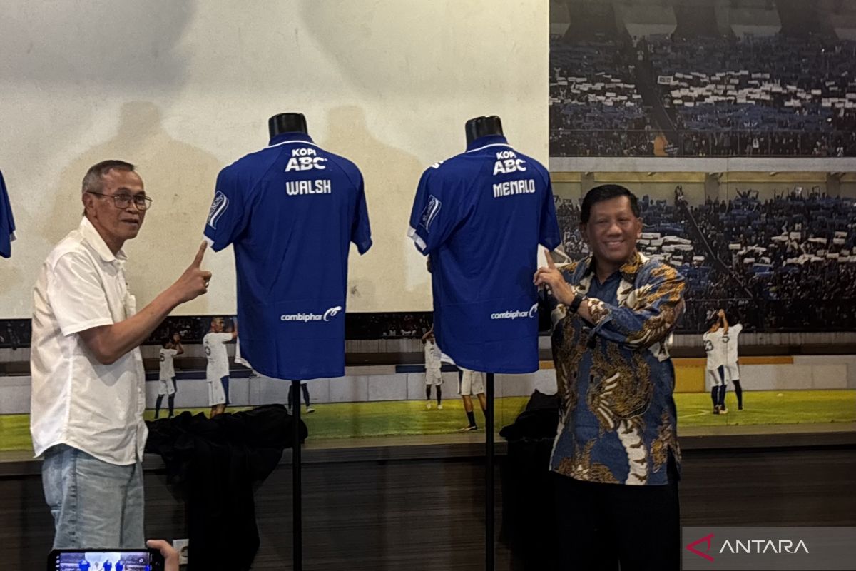 Persib Bandung Resmi Kontrak Luka Menalo, Penyerang Timnas Bosnia-Herzegovina untuk Musim Depan